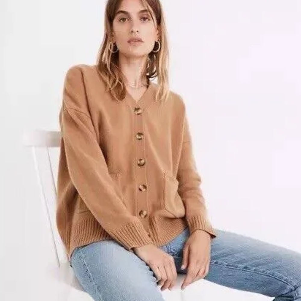 NWT Madewell •women XS• resourced Cashmere Ex Boyfriend Cardigan. Out of stock.